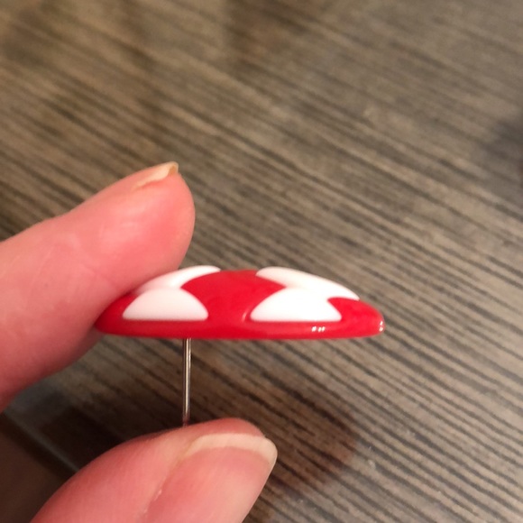 Vintage Avon Acrylic Oval Red & White Check Earrings - Picture 9 of 12